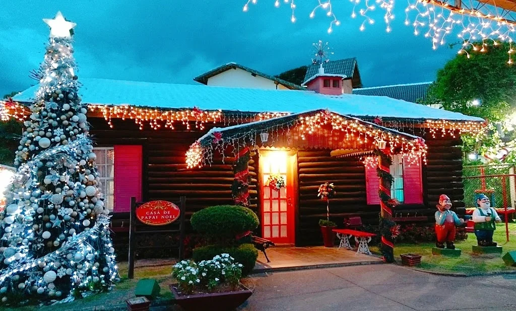 Casa do Papai Noel em Penedo, aberta o ano todo com tema natalino